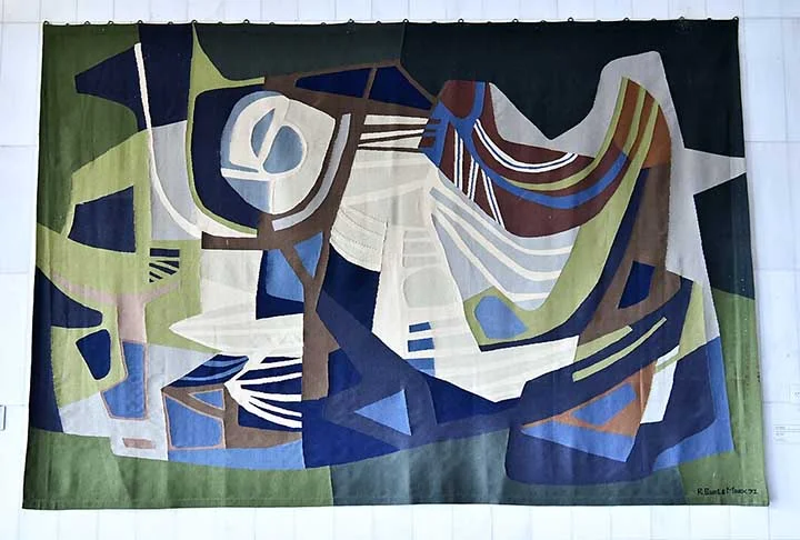 Além de paisagista, Burle Marx foi arquiteto, desenhista, pintor, gravador, litógrafo, escultor, tapeceiro, ceramista, designer de joias e decorador. Em 2023, Senado Federal reinstalou tapeçaria criada pelo artista que havia sido danificada por vândalos durante a invasão ao Congresso Nacional.