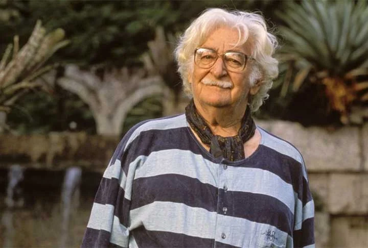 Os negócios da família começaram a ir mal em São Paulo, o que fez com que seu pai resolvesse mudar-se para o Rio de Janeiro, em 1913. Quando a nova empresa de exportação e importação de couros de Wilhelm Marx começou a ter resultados positivos, finalmente se mudaram para um casarão no Leme. 