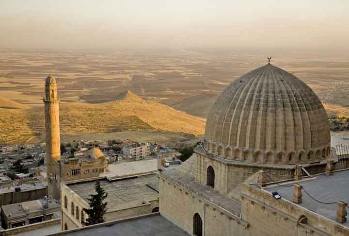 Vale destacar que a cerveja já era conhecida pelos antigos sumérios, egípcios, mesopotâmios e iberos, remontando, pelo menos, a 6 000 a.C. Afinal, a agricultura surgiu na Mesopotâmia em um período entre a revolução do Neolítico e a Idade dos Metais. 