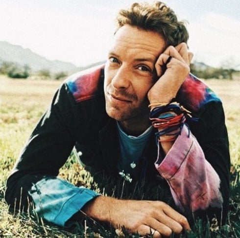 CHRIS MARTIN: O vocalista do Coldplay compartilhou que o consumo de bebidas alcoólicas lhe causava sentimentos negativos.