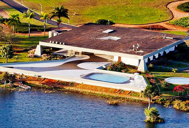 Doou seu sítio de Guaratiba com seu acervo ao Instituto do Patrimônio Histórico e Artístico Nacional - IPHAN e foi homenageado pela escola de samba Independentes de Cordovil, 1988, no Grupo de Acesso do Carnaval carioca.