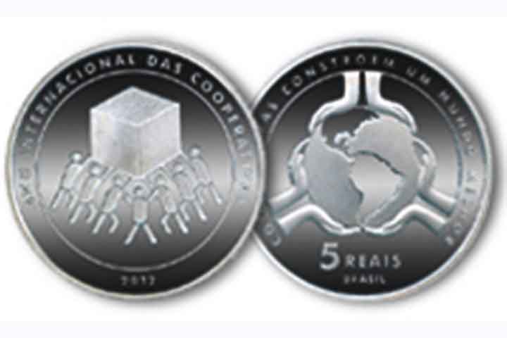 2012: Moeda Comemorativa do Ano Internacional das Cooperativas. Foram fabricadas 10 mil unidades de R$ 5.