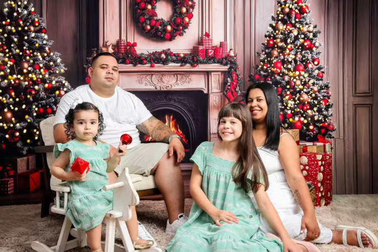 Atriz mirim Millena Brandão e sua família: pais e a irmã caçula.