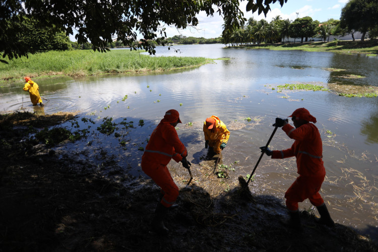 FORTALEZA-CE, BRASIL, 06.05.2025: Limpeza da lagoa do Porangabussu. Prefeito Evandro Leitão apresenta balanço das ações do Mutirão de Limpeza Pública. (Foto: Fabio Lima/ OPOVO)