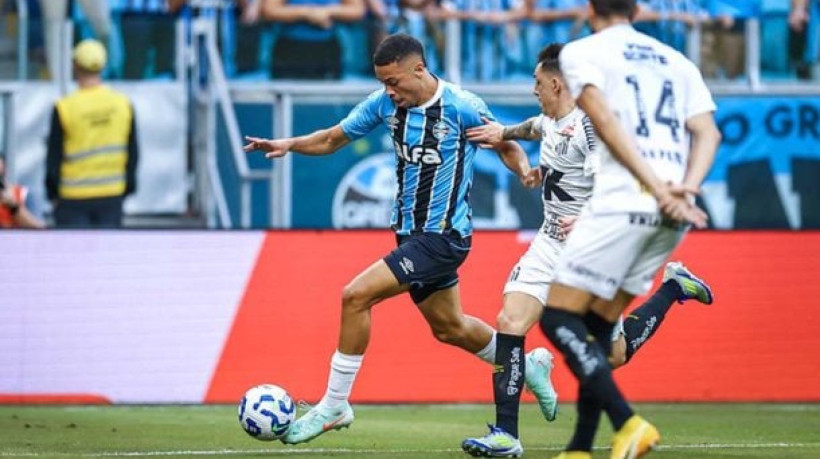 Alysson aproveitou chance ao substituir Edenilson. Atacante tem força física e a potência como diferenciais aos 19 anos