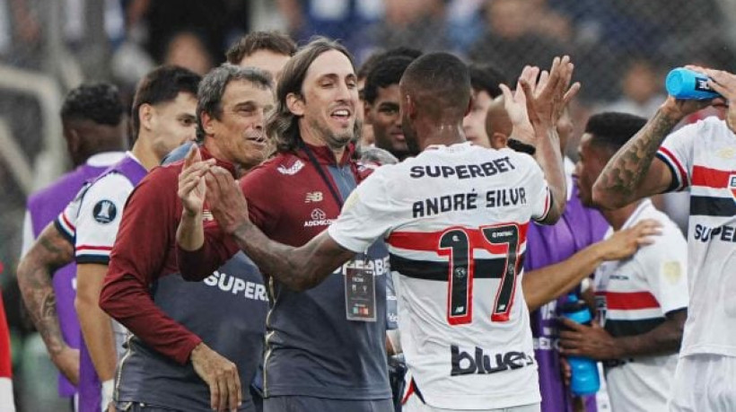 Tricolor bate o Alianza Lima fora de casa e fica próximo das oitavas de final do torneio; técnico destaca consistência emocional dos jogadores