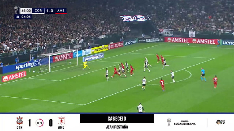 Defesa do Corinthians falha na bola aérea e América de Cali-COL acerta a trave; veja