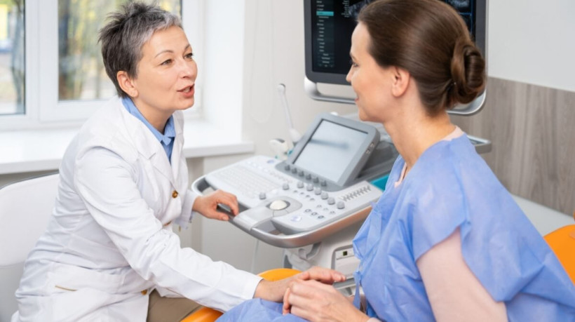 A menopausa precoce pode acontecer antes dos 40 anos (Imagem: Yakobchuk | Shutterstock) 