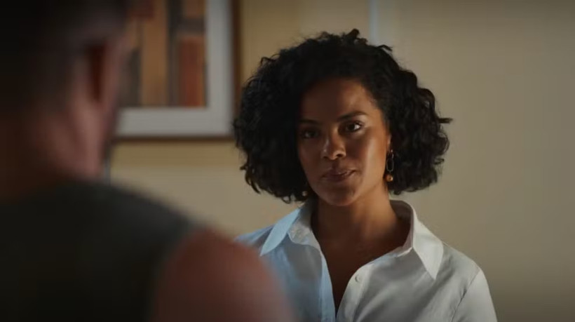 Maria de Fátima comemora com César a briga entre Solange e Odete no episódio de hoje em Vale Tudo
