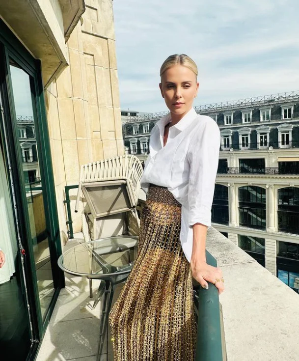 Charlize Theron - A atriz sul-africana tem mania de checar todas as gavetas e os armários quando chega a algum local. 