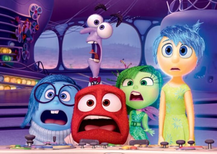 Divertida Mente (2015) - A animação mostra as emoções que habitam a cabeça da menina Riley, de 11 anos: Alegria, Medo, Tristeza, Raiva e Nojinho. 
