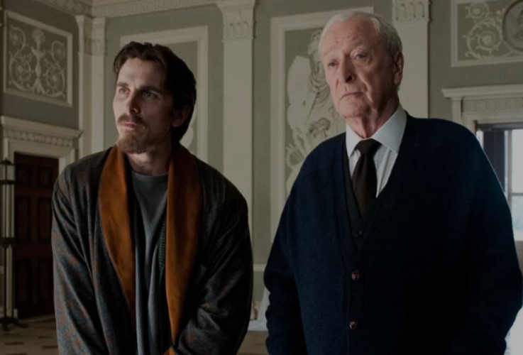 Caine declarou em 2020 que a trilogia de Batman foi uma das melhores coisas que ele fez. Ele elogiou o cineasta Christopher Nolan (que depois levou o Oscar 2024 de Melhor Diretor por Oppenheimer). Na trilogia, Caine é Alfred Pennyworth, mordomo e tutor de Bruce Wayne. 