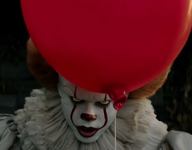 It, A Coisa (1986) - A pequena cidade de Derry é o palco desta horripilante história que tem um palhaço como centro dos mistérios que o Clube dos Perdedores tenta resolver. 