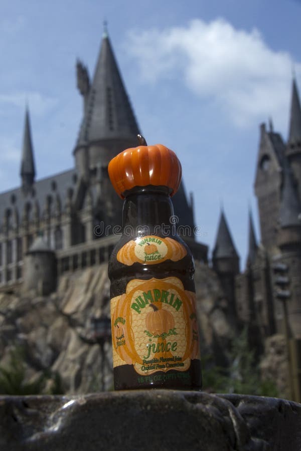 Suco de Abóbora – A bebida mais comum em Hogwarts, servida no café da manhã e nos banquetes. Refrescante e levemente adocicado, é uma alternativa bruxa ao suco de frutas trouxa.

