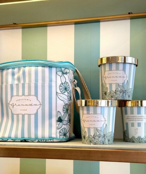  O “Rosa damascena” é feito com geleia de morango e um toque de água de rosas e o Époque tropical, feito à base de polpa de caju com leve toque de cardamomo. 