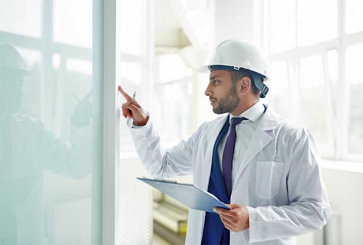 4. Engenheiro hospitalar - Responsável por equipamentos de alta precisão e treinamentos, esse profissional destaca-se na interseção da engenharia com a área médica. A formação recomendada é: Engenharia Hospitalar, um ramo da Engenharia Biomédica.