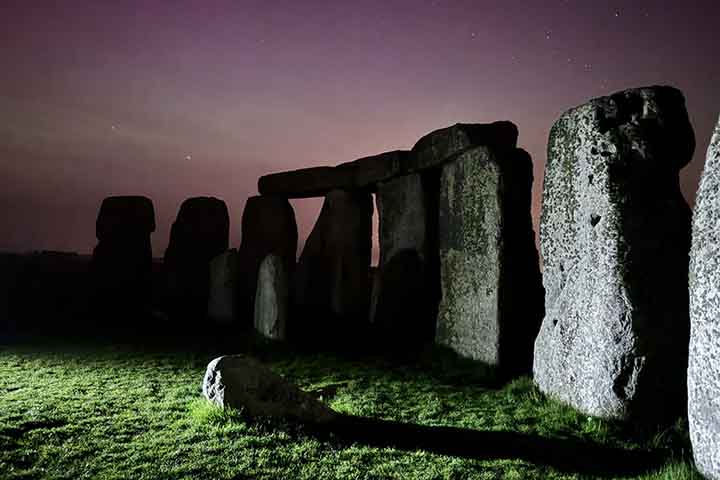 Se a conexão entre Stonehenge e a estagnação lunar for confirmada, isso significaria que as sociedades que construíram esses monumentos possuíam um conhecimento astronômico bastante avançado. 