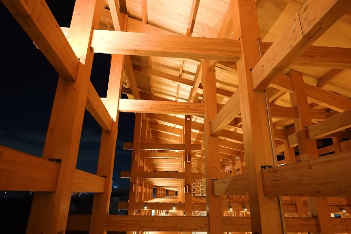 Inspirado na técnica tradicional japonesa nuki, usada em templos como o Kiyomizu-dera, o Grand Ring foi construído majoritariamente sem o uso de pregos ou parafusos, através do encaixe de vigas verticais e horizontais feitas de cedro sugi e cipreste hinoki.