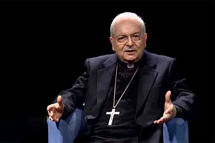 Mauro Piacenza (Itália) - Penitenciário-mor emérito da Penitenciária Apostólica, tem 80 anos. Nomeado cardeal pelo Papa Bento XVI, não pode votar no conclave por limite de idade, mas pode ser votado.
