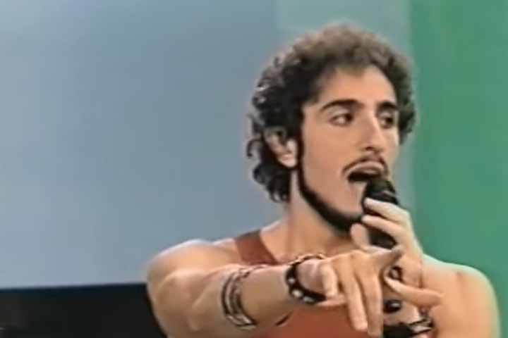 Com o sucesso da MTV, Mion foi para a Band em 2002, onde passou a apresentar o programa Descontrole, que se popularizou pelo humor de improviso.