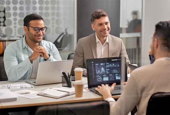 A escolha correta da profissão é um fator fundamental para o sucesso a longo prazo. Ficar atento às tendências, avaliando as oportunidades de mercado, pode ser a chave para construir uma trajetória profissional sólida. 