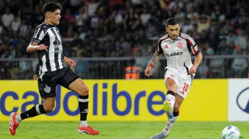 Rubro-Negro sai na frente, mas cede empate aos argentinos na segunda etapa e vai precisar fazer o dever de casa nas próximas rodadas