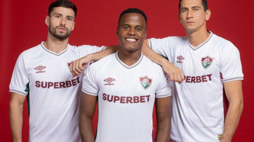 Estreia da nova camisa branca, que será utilizada na disputa do Mundial de Clubes, será diante do Atlético-MG, domingo (11), pelo Brasileirão