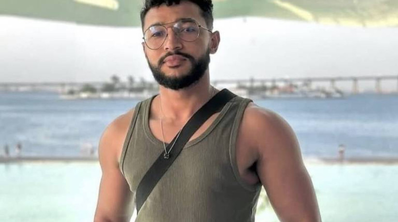 A vítima foi vista pela última vez usando uma sunga azul com listras brancas e um colar de pedras