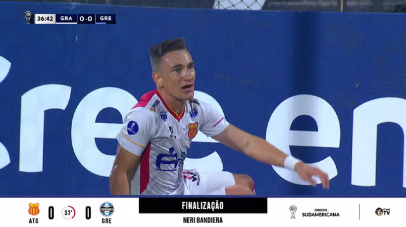 Defesa do Grêmio para e equipe quase sofre gol do Atlético Grau-PER; assista