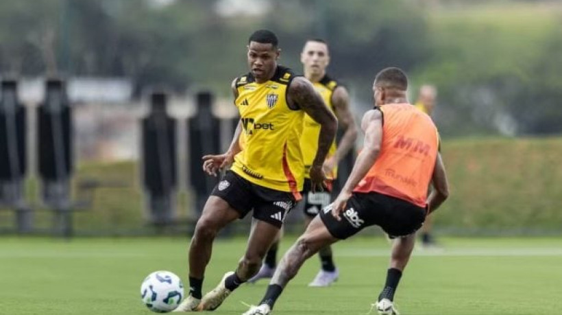 Atacante volta a ser opção depois de quase um mês se recuperando de lesão. Hulk segue poupado por Cuca