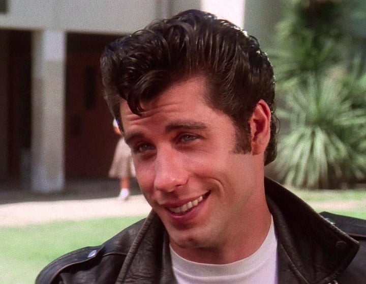 Antes, a marca pertencia ao ator John Travolta, que esteve em Embalos de Sábado à Noite, lançado em dezembro de 1977, e Grease, lançado em junho de 1978.