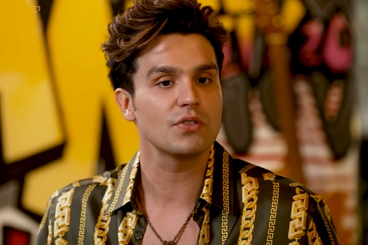 Longe dos palcos, o cantor vem se mostrando um pai dedicado e um parceiro presente, e os seguidores têm acompanhado de perto essa nova fase marcada por carinho, intimidade e transformação pessoal.