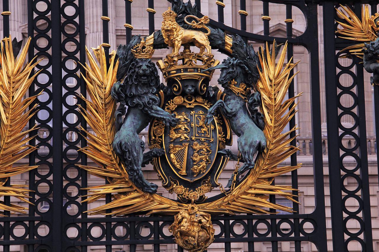 Todas essas nações, portanto, estão sujeitas às decisões do Rei. O que você acha da Monarquia? 