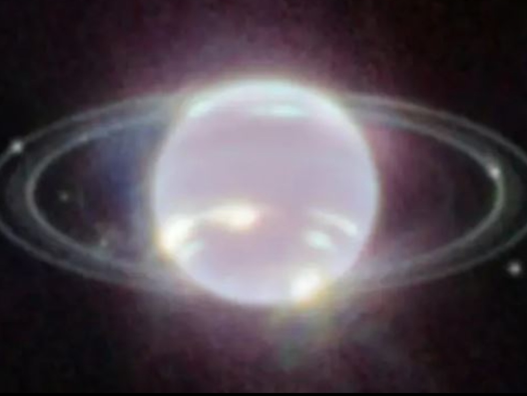 No mesmo mês,  o satélite James Webb fez a foto mais impressionante do planeta Netuno em mais de 30 anos. Alguns dos anéis, que ainda não tinham sido vistos, foram mostrados no registro. A foto foi divulgada pela NASA.