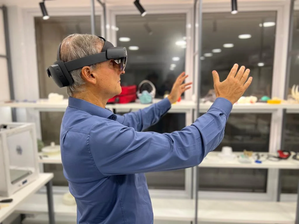 Mas, além da curiosidade de ver o bebê se formando, o exame - com uso de equipamento visual especial -  traz um avanço para a prevenção de doenças. 