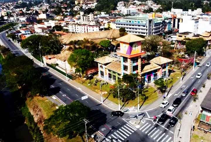 11ª - Ribeirão Pires (SP) - Distante 40 km de São Paulo, a cidade possui cerca de 125 mil habitantes (IBGE/2020) e retém suas águas e territórios protegidos pela Lei de Mananciais, o que possibilita a harmonia e coexistência entre o mundo urbano e a natureza, com a essencial presença da Mata Atlântica.