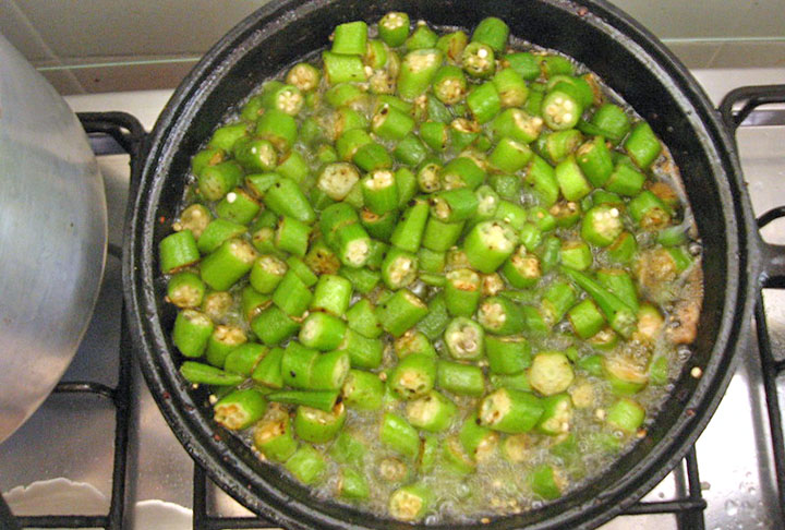 A baba do quiabo faz muita gente rejeitar o fruto, que, entretanto, tem bastante vitamina A, favorecendo a visão e a pele. Também tem vitaminas do tipo B, vitamina C e ajuda na digestão. 