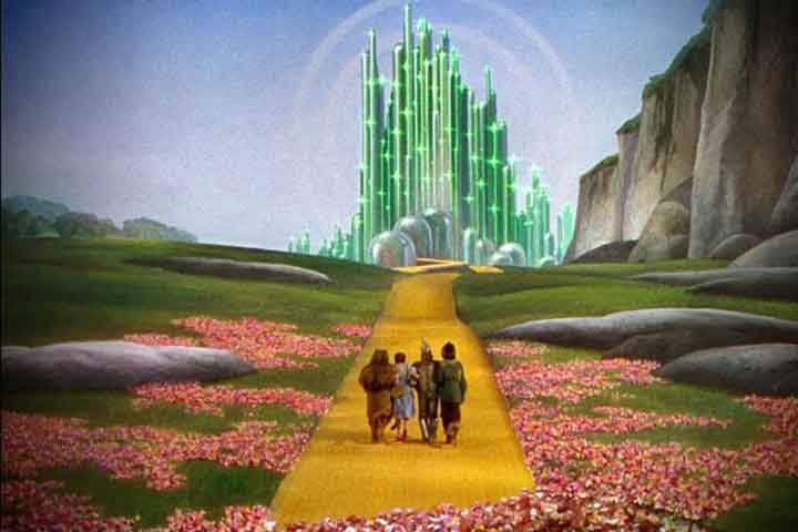 A Cidade das Esmeraldas é a capital da fictícia Terra de Oz na série de livros do L. Frank Baum,  O Mágico de Oz. Ela é o fim da famosa Estrada dos tijolos amarelos, que começa em Munchkin.