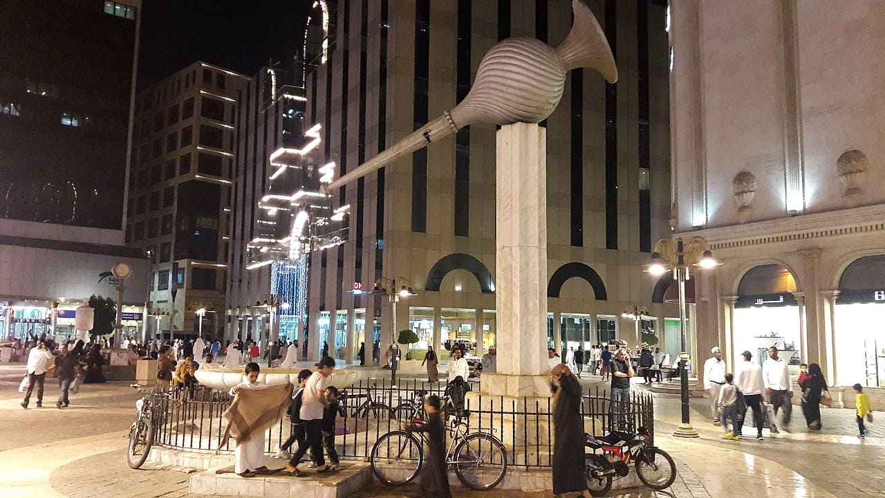 Em 2014, o centro histórico de Jeddah, que inclui o monumento Porta para Meca, recebeu o título de Patrimônio Mundial da Unesco.