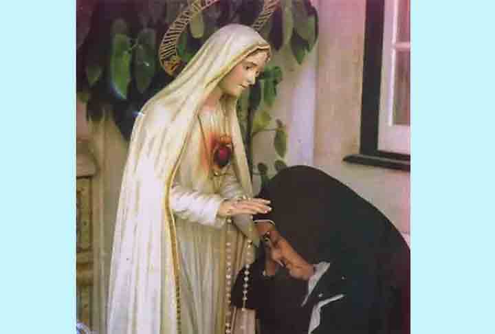 As aparições às crianças teriam ocorrido em todos os meses seguintes até outubro. Na aparição de julho, Nossa Senhora teria revelado o que passou a ser conhecido como ‘Segredos de Fátima” - descritos em textos escritos por Lúcia (foto). 
