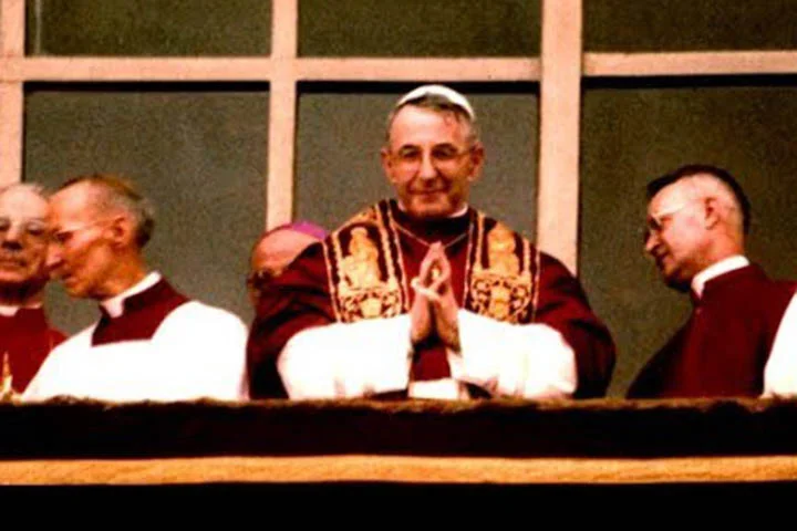 As regras vigentes no conclave, como a composição do colégio eleitoral, foram definidas durante o pontificado de Paulo VI, em 21 de novembro de 1970. 
