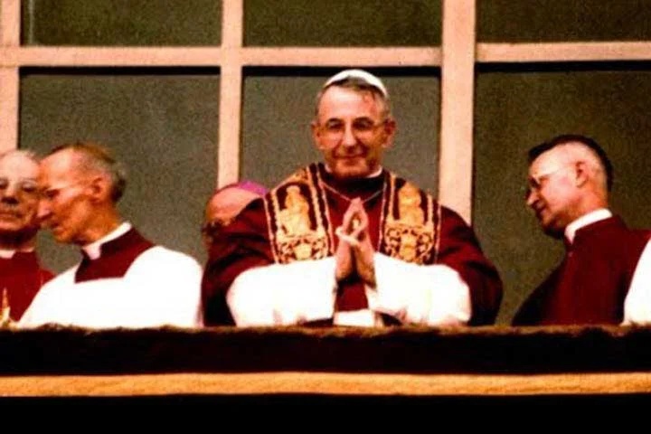 As regras vigentes no conclave, como a composição do colégio eleitoral, foram definidas durante o pontificado de Paulo VI, em 21 de novembro de 1970. 