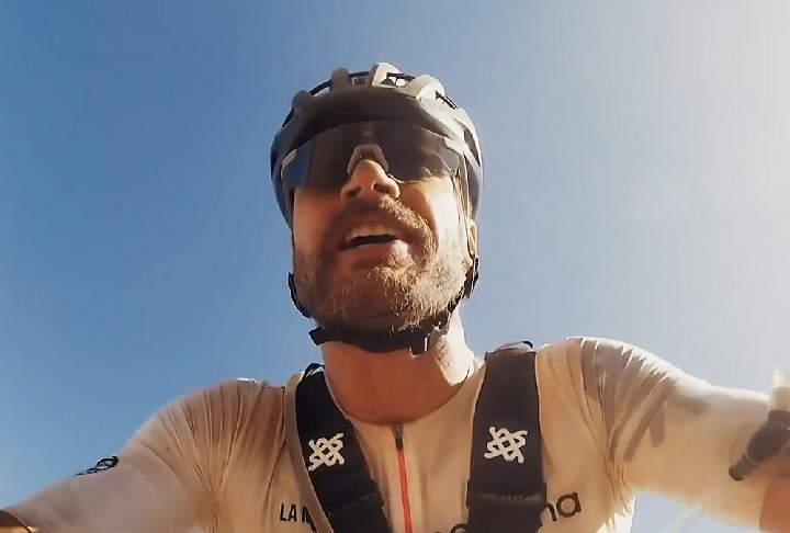 Ele precisou abandonar a competição e procurar um hospital.