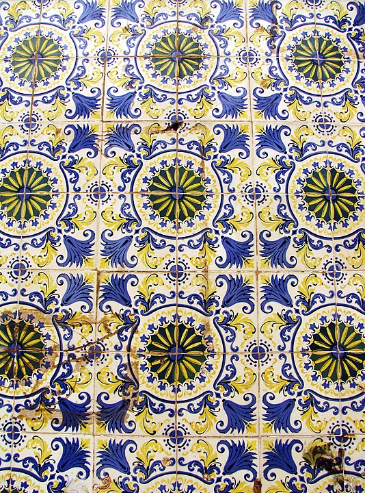 Azulejos - São Luís, Maranhão - Os azulejos são uma forte tradição em São Luís, com influências portuguesas e africanas. Os motivos e cores dos azulejos refletem a mistura de culturas e história local