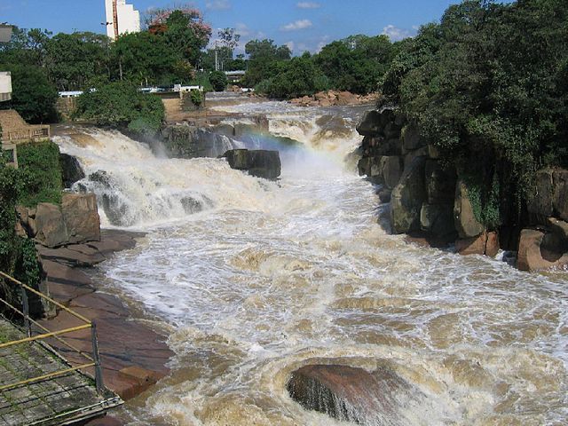 O seu nome se refere ao Salto do Tietê, uma cachoeira do Tietê localizada à altura da Praça Archimedes Lammoglia.