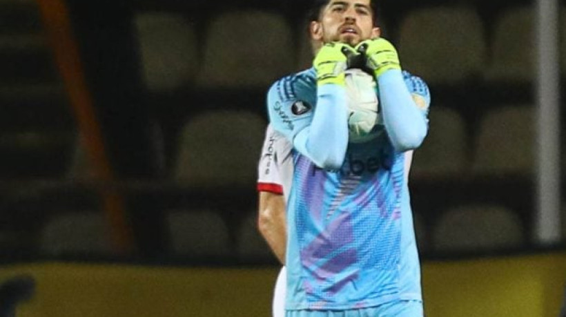 Veículo do goleiro foi alvejado com quatro tiros na volta da delegação rubro-negra da Argentina, após empate com o Central Córdoba