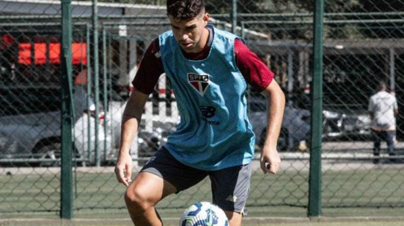 Meia atuou em parte da atividade realizada com os reservas na partida contra o Alianza Lima, no Peru