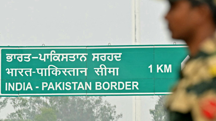 As tensões de longa data na região da Caxemira entre os rivais com armas nucleares Índia e Paquistão aumentaram em 7 de maio, após Nova Déli lançar ataques mortais em território paquistanês