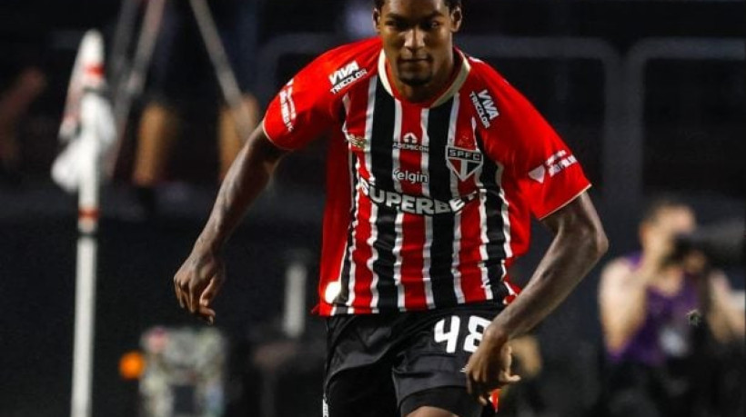 Atacante recebeu sondagem de três clubes brasileiros e tem multa abaixo dos padrões. Assim, Tricolor corre para estender seu vínculo