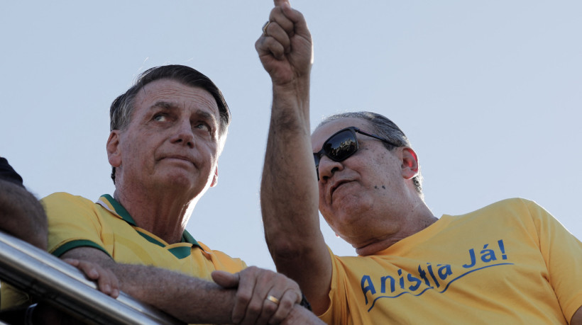 Jair Bolsonaro e Silas Malafaia em manifestação em Brasília, em 7 de maio de 2025, pela anistia aos condenados pelo 8 de janeiro